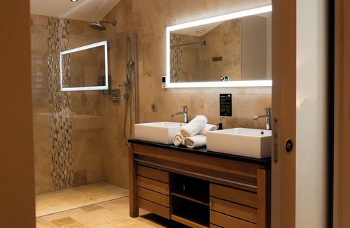 Uchaux Hotel | Chateau De Massillan