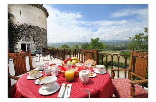 Chomerac Bed & Breakfast | Chateau de Mauras