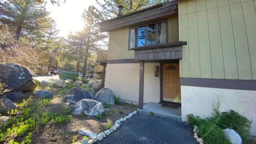 Mammoth Lakes Apartment | Chateau De Montagne #23 Condo