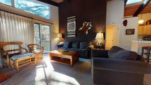 Mammoth Lakes Apartment | Chateau De Montagne #23 Condo