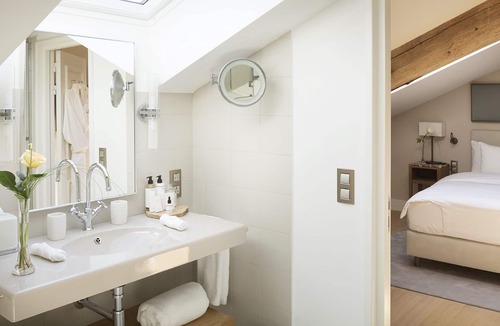 Sabran Hotel | Chateau De Montcaud