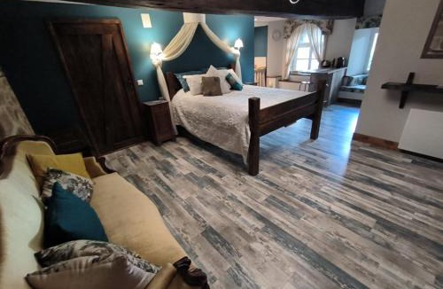 Arnac-la-Poste Apartment | Chateau De Montmagner