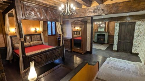 Arnac-la-Poste Apartment | Chateau De Montmagner