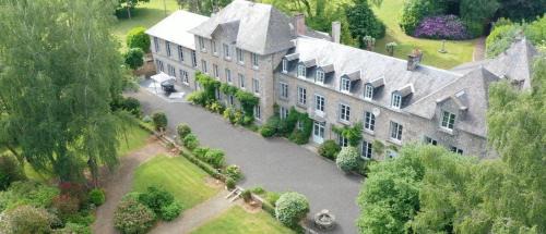 Juvigny-sous-Andaine House | Chateau de Vaudezert And The Gate House
