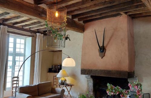 Gesnes-le-Gandelin House | Chateau de Vaux