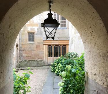 Trateau Bed & Breakfast | Chateau de Vesset
