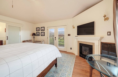 Calistoga Bed & Breakfast | Chateau De Vie