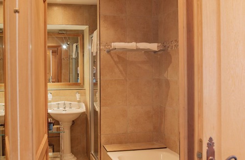 Challes-les-Eaux Hotel | Chateau des Comtes de Challes