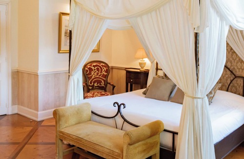 Challes-les-Eaux Hotel | Chateau des Comtes de Challes