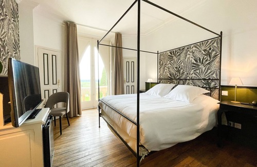 Chateauneuf-du-Pape Hotel | Chateau Des Fines Roches