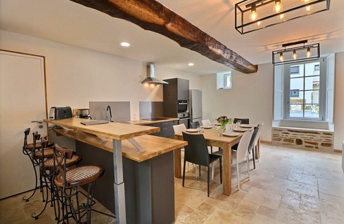 Chavagne Bed & Breakfast | Chateau des Fontenelles