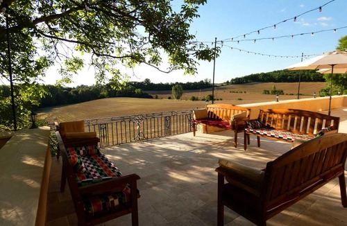 Serignac-Peboudou Bed & Breakfast | Chateau des Mautors