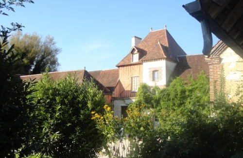 Bucey-en-Othe Bed & Breakfast | Chateau Des Roises