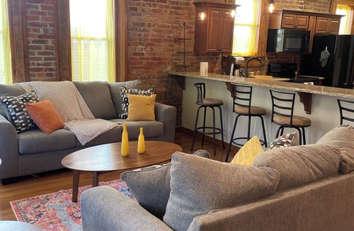Warrensburg Apartment | Chateau Du Burg-Historic 1bd, downtown, dog friendly, free breakfast and coffee