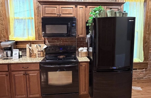 Warrensburg Apartment | Chateau Du Burg-Historic 1bd, downtown, dog friendly, free breakfast and coffee