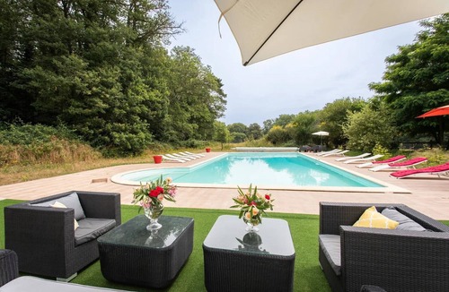Saint-Mars-du-Desert Bed & Breakfast | Château du Perray – Princess Room with Park View and Shared Pool