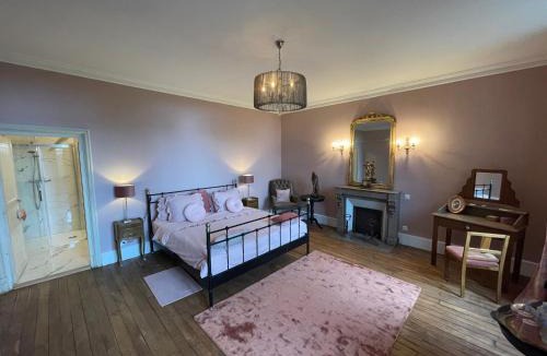 Bourbon-l'Archambault Bed & Breakfast | Chateau du Grand Lucay