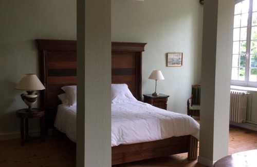 La Bastide-de-Serou Bed & Breakfast | Chateau du Val Larbont