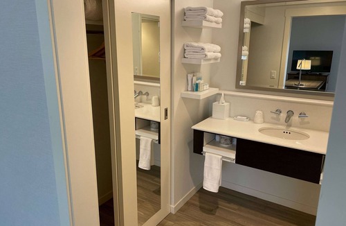 Fredericton Hotel | Chateau Fredericton, Trademark Collection by Wyndham