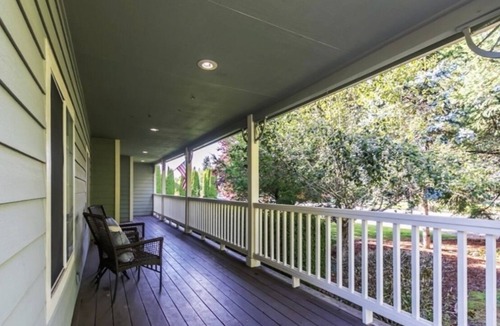 Graham House | Chateau Graham w/hot-tub