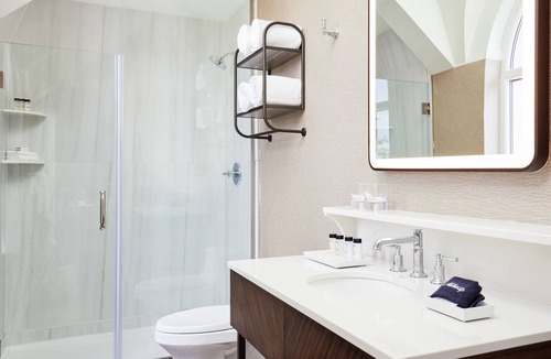 East Brunswick Hotel | Chateau Grande Hotel