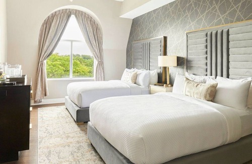 East Brunswick Hotel | Chateau Grande Hotel