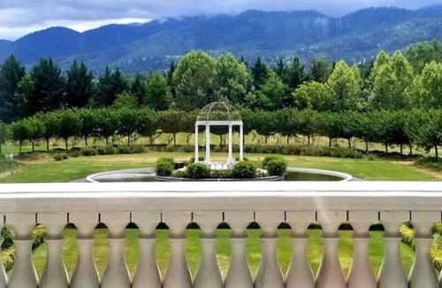 Ashland Apartment | Chateau Herbe ~ Oberon Suite w/Kitchen