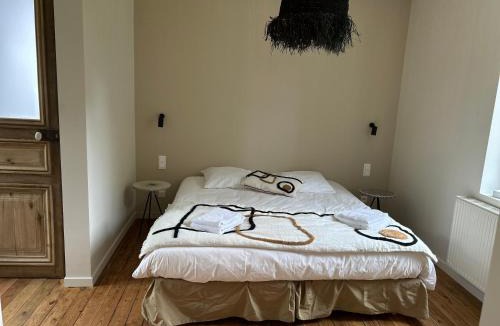 Saint-Denis-le-Thiboult Hotel | Chateau-Hotel De Belmesnil