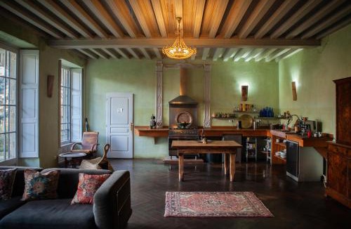 Chalabre House | Chateau in medieval Bastide - Sleeps up to 17