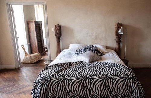 Chalabre House | Chateau in medieval Bastide - Sleeps up to 17