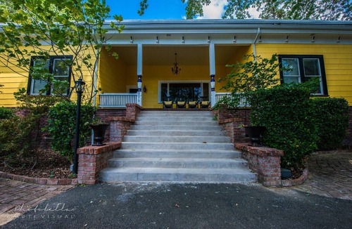 Fairfield House | Chateau in the Vineyard