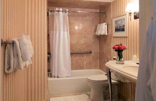 Spring Lake Hotel | Chateau Inn and Suites