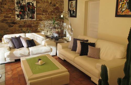 Tresques Villa | Chateau Juliette Winery Homestead Provence