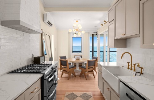 West Seattle Villa | Chateau La Mer