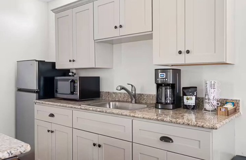 New Braunfels Villa | Chateau-Le Fleur, 1 private bedroom & pool