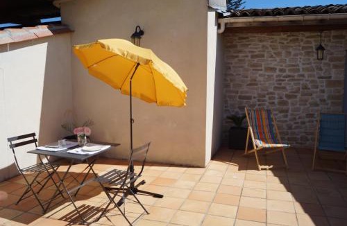 Saint-Pierre-d'Aurillac Bed & Breakfast | Chateau Le Livey