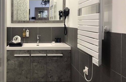 Cesseras Apartment | Chateau Marcel's Picpoul studio