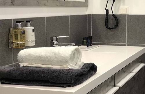 Cesseras Apartment | Chateau Marcel's Picpoul studio