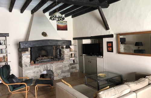 Cesseras Apartment | Chateau Marcel's 'Syrah' apartment