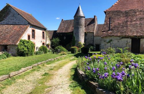 Brigueil-le-Chantre Bed & Breakfast | Chateau Mareuil
