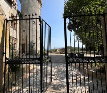 Estancarbon Bed & Breakfast | Chateau Mariande