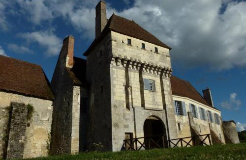 Chemille-sur-Indrois Bed & Breakfast | Chateau-monastère de La Corroirie