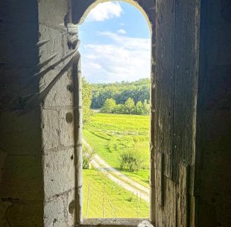 Chemille-sur-Indrois Bed & Breakfast | Chateau-monastère de La Corroirie