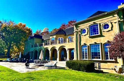 Middle Hope Villa | Chateau Montreau on Hudson