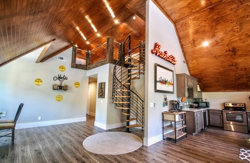 Buena Vista House | Chateau on Monroe: 5-Star Oasis Sleeps 12 – Unique Nashville Stay Near Downtown