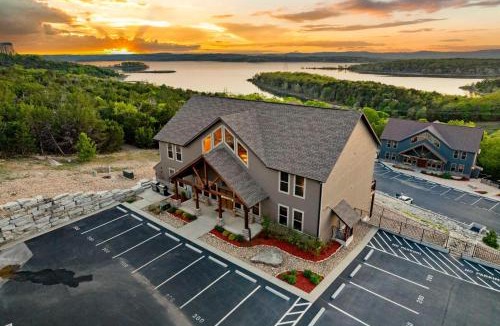 Table Rock House | Chateau on the Cove