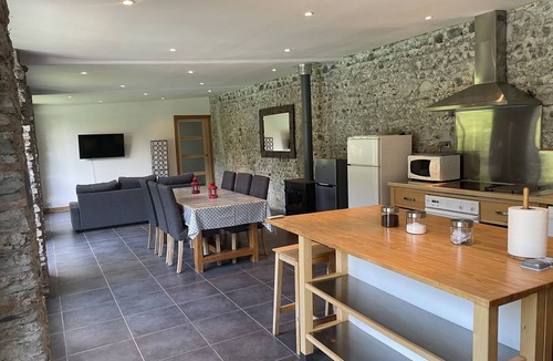 Assat Cabin | Chateau pool house, 1.5 hectares of garden, perfect for families