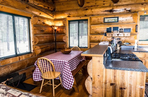 Greer Cabin | Chateau Relaxeau Cozy Log Cabin in the Woods
