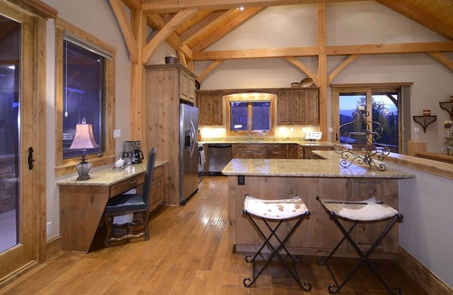 Mount Crested Butte House | Chateau Renard/Stunning 5 Bedroom Home with Great Views/Walk to Ski Access.