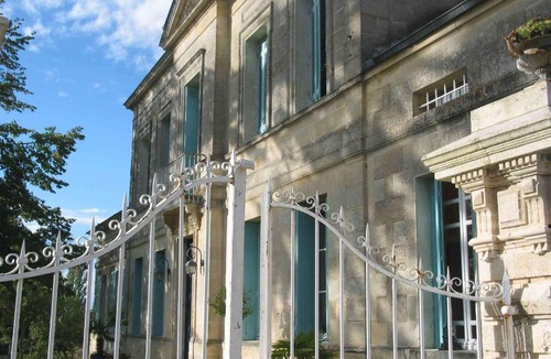 Saint-Ciers-de-Canesse Bed & Breakfast | Chateau Rousselle